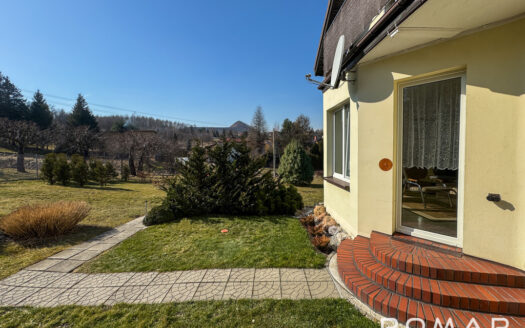 *Zadbany dom z piękną i dużą działką*